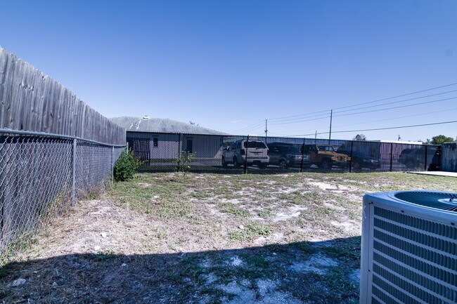 Building Photo - 6443 Lomand Ave