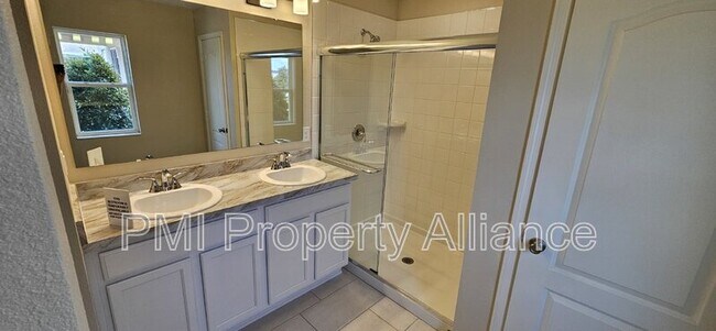 Building Photo - 735 Overpool Ave