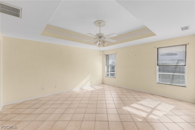 Building Photo - 9439 Palm Island Cir