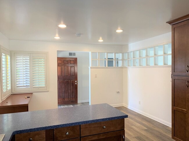 Building Photo - ***BEAUTIFUL 3 BEDROOM, 2 BATH HOUSE AVAIL...