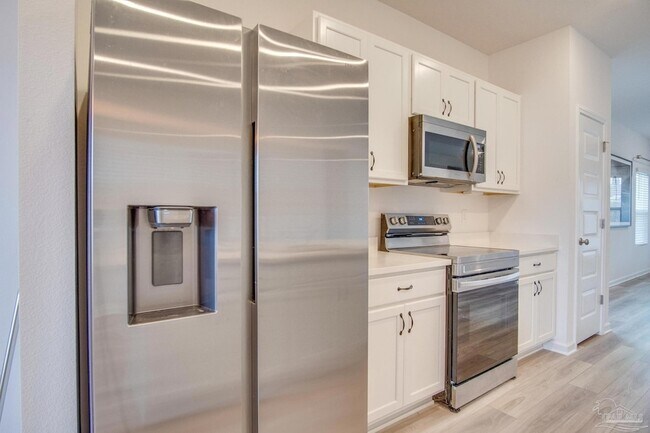 Building Photo - 6625 Sun Tree Cir