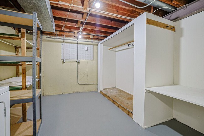 Building Photo - 650 Patricia Ln
