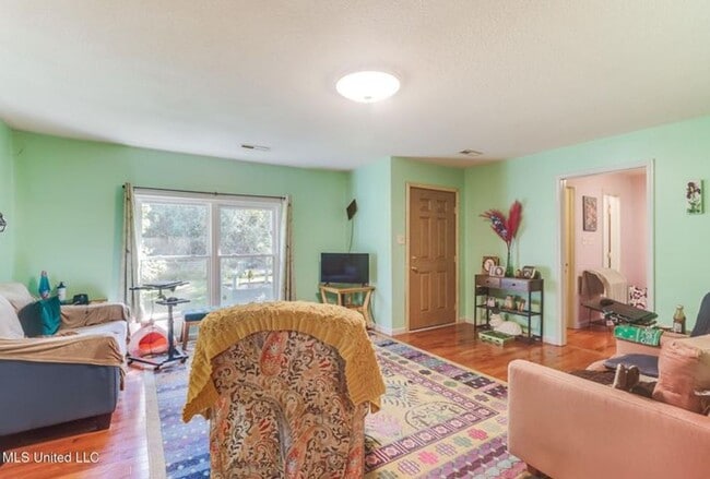 Building Photo - Long beach home now available for rent