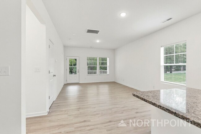 Building Photo - 3-Bedroom, 2.5 Bath Home for Rent in Winston-Salem, NC | Attached 1-Car Garage & Modern Kitchen