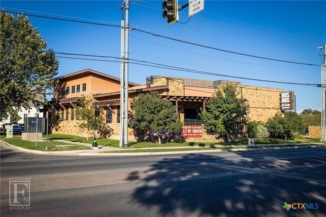 Building Photo - 961 N Academy Ave