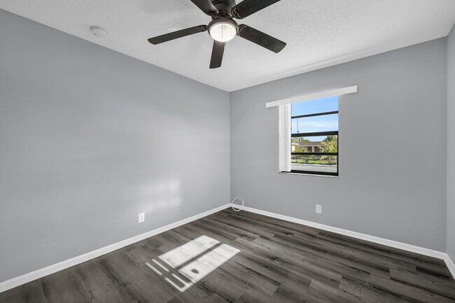 Building Photo - 1565 W 28th St