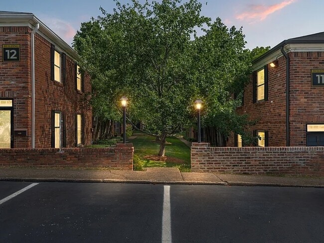 Building Photo - 5025 Hillsboro Pike