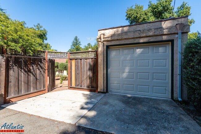 Building Photo - Charming Home | Spanish Architecture | Desirable Location