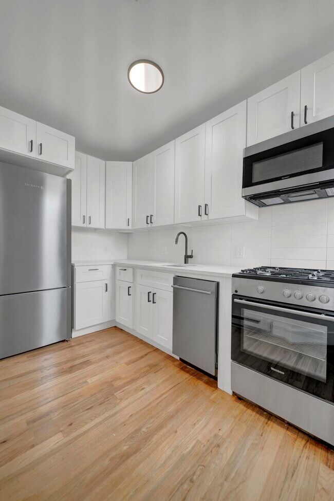 Building Photo - 163 3rd St