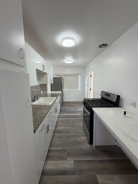 Building Photo - 2004 19th St