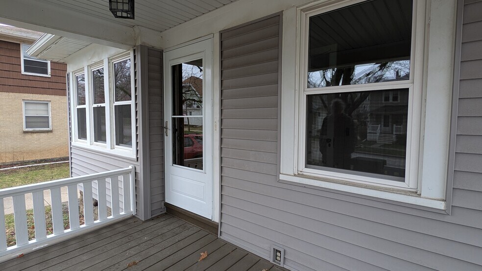 Building Photo - 569 N 65th St