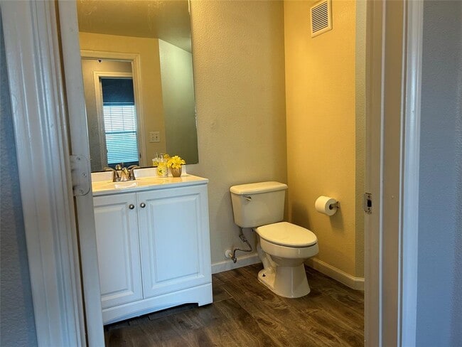 Building Photo - 2320 Gracy Farms Ln