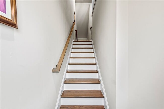 Building Photo - Like New! CLOSE TO I-95 & QUANTICO!