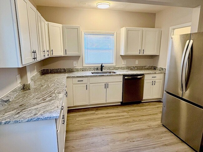 Building Photo - 356 E 20th Ave