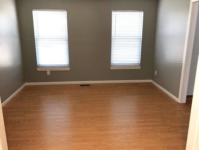 Building Photo - COMING SOON!! 5 Bed, 3.5 Bath, Pet Friendly!!