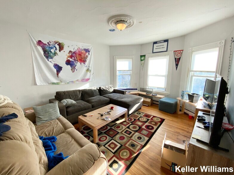 Building Photo - 61 Hillside St