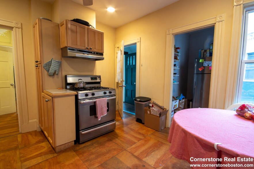 Primary Photo - 142 Calumet St
