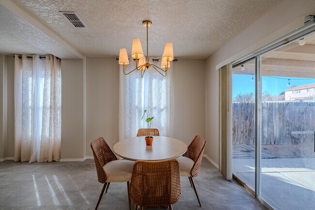 Building Photo - 4031 Cresta Park Ave NW