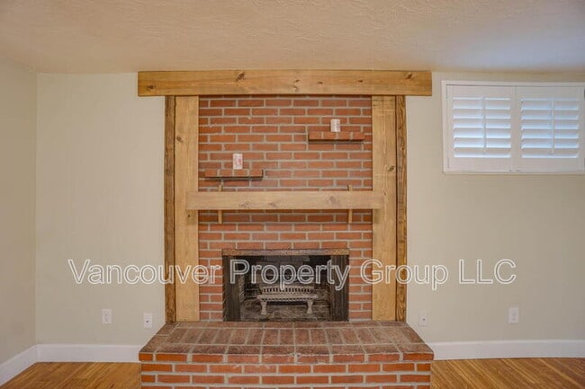 Building Photo - 2218 E 18th St