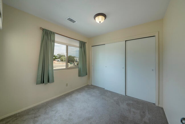 Building Photo - 814 Palmas Altas Dr SE