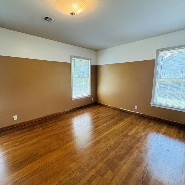 Building Photo - 735 Cuchia St