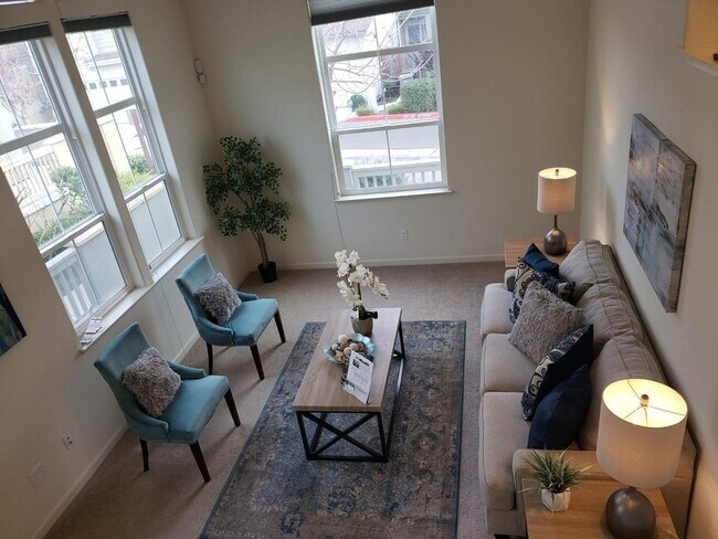 Building Photo - Exceptional 3 Bed 2.5 Bath Townhome in Mor...