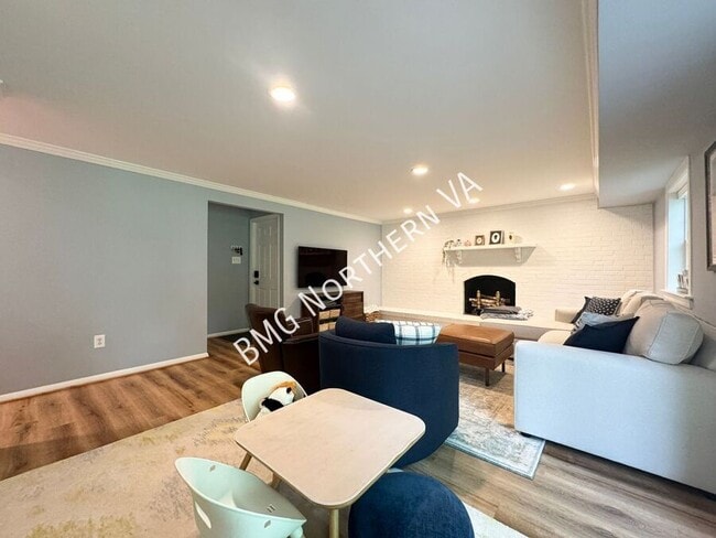 Building Photo - 404 Onondio Cir SE