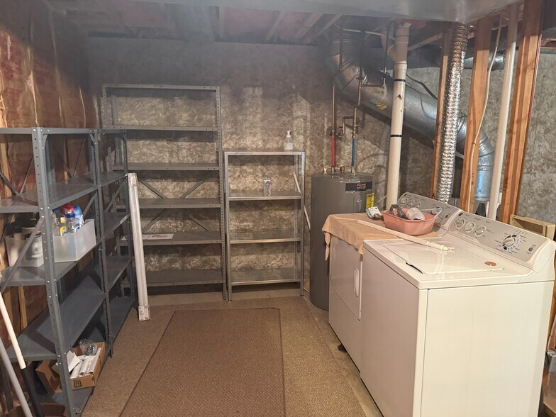 Building Photo - 4554 Summerset Dr