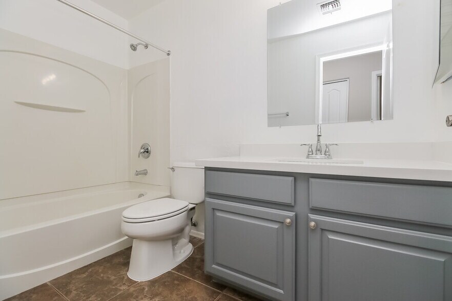 Building Photo - 10117 E Isabella Ave