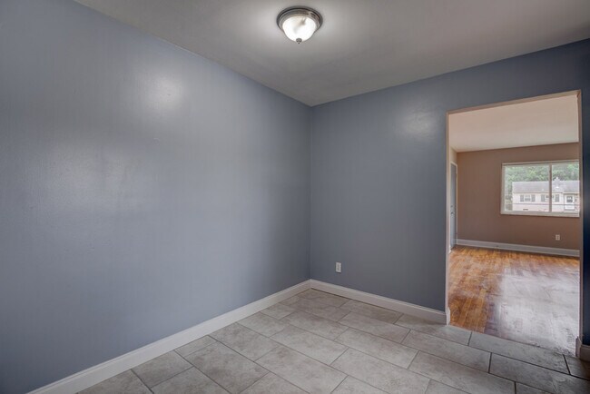 Building Photo - 4715 Kirby Ave