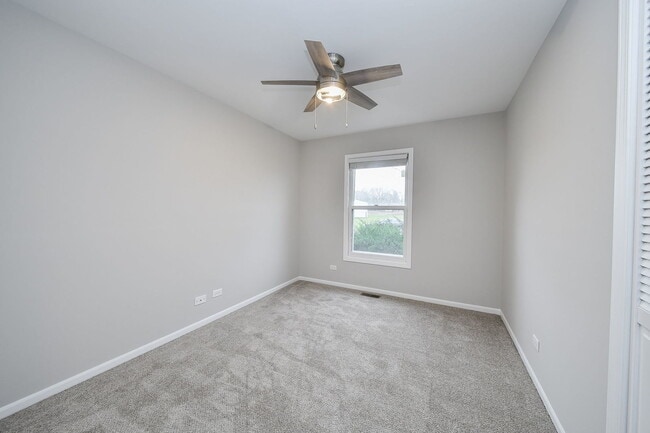 Building Photo - 94 W Elm Ave