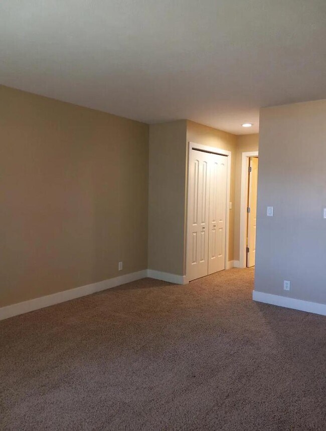 Building Photo - 311 E 20th St