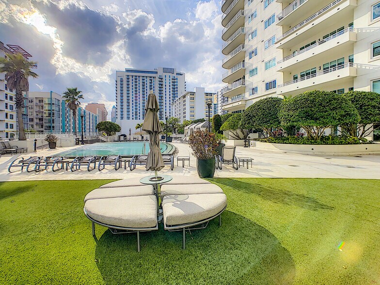 Building Photo - 100 S Eola Dr