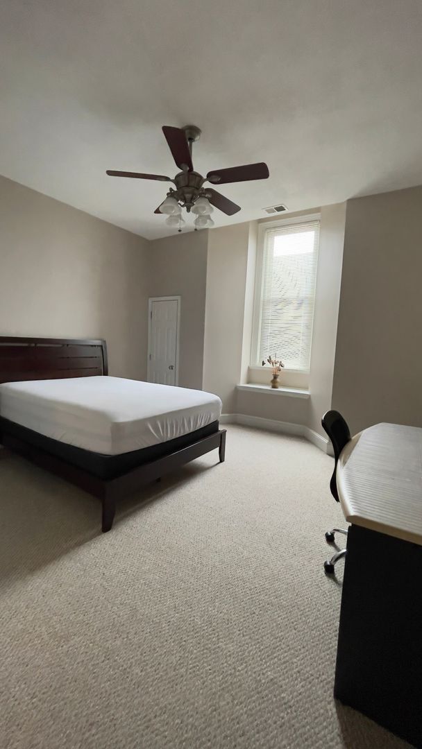 Building Photo - FURNISHED DOWNTOWN CONDO