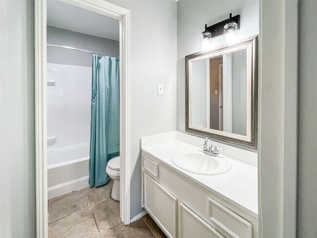 Building Photo - 1715 Moritz Dr