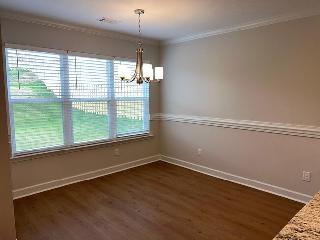 Building Photo - 158 Atherstone St