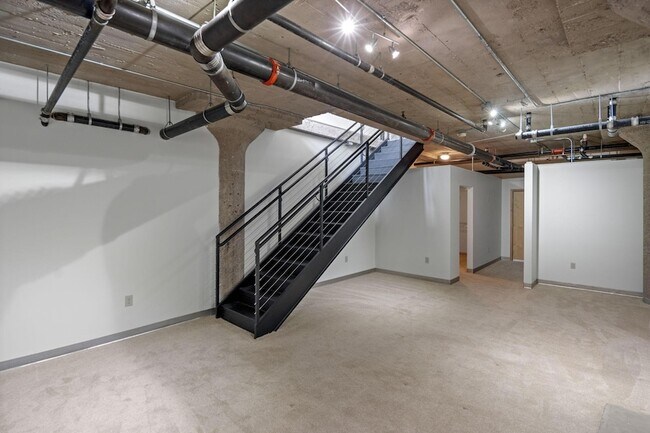 Building Photo - 521 S 7th St