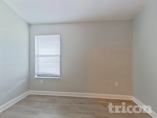 Building Photo - 664 Channing Dr
