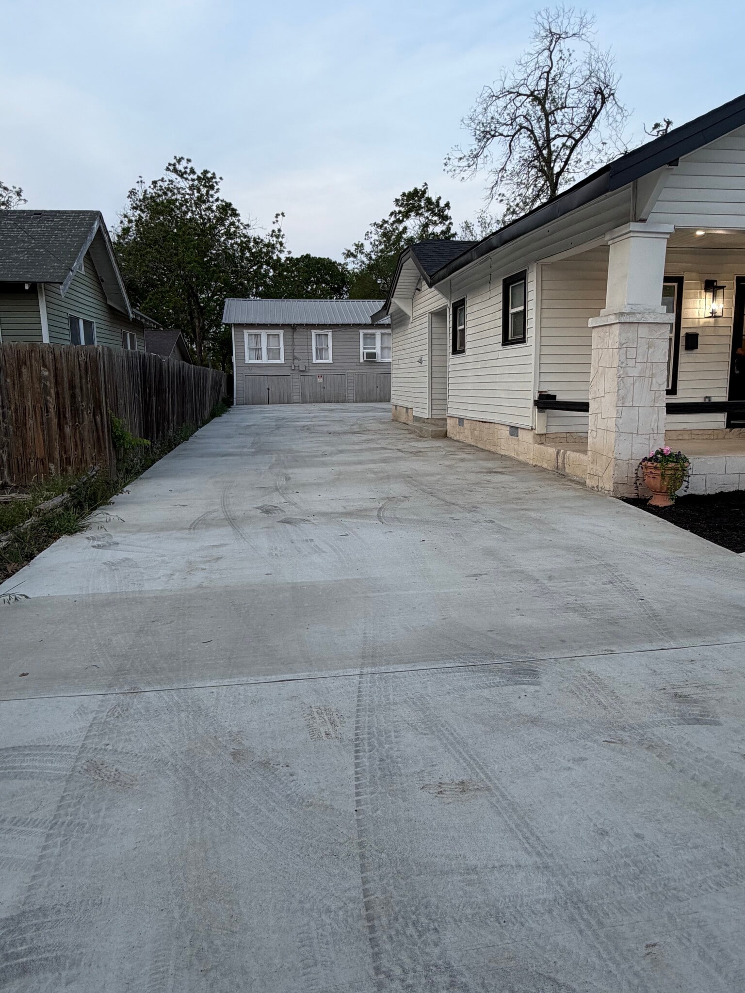 Driveway - 2427 W Southcross Blvd