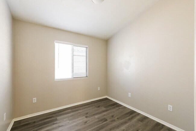 Building Photo - 6898 W Quailwood Way