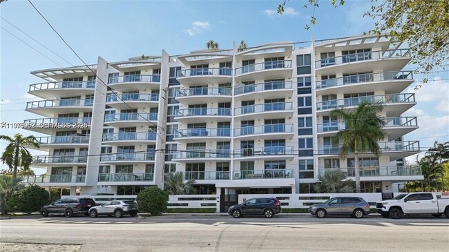 Building Photo - 13800 Highland Dr
