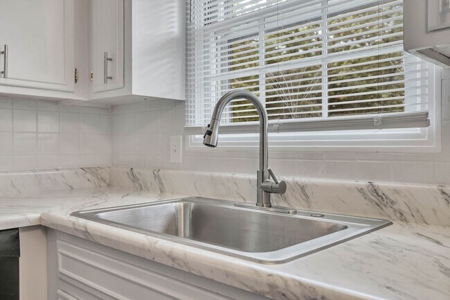 Building Photo - 108 Chiroc Rd