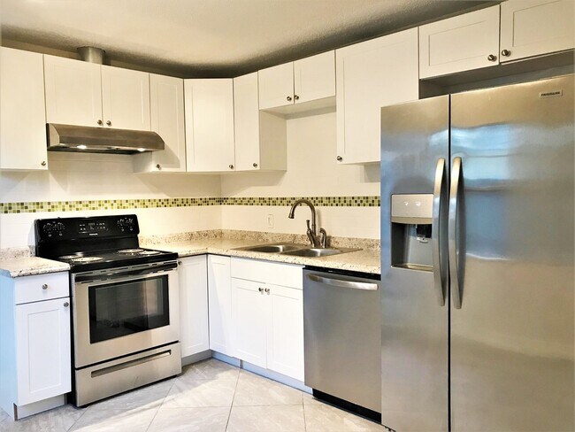 Building Photo - Holiday Heights