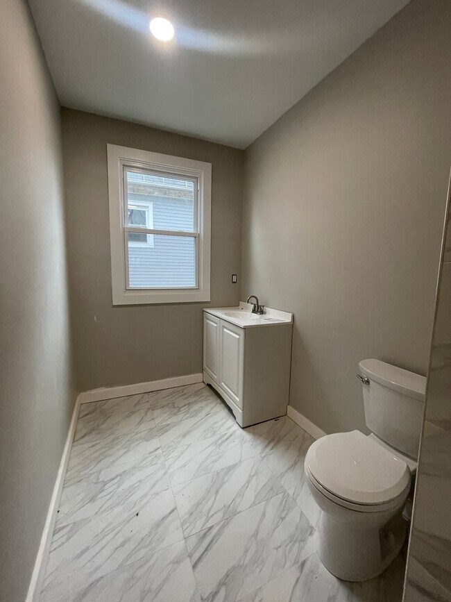 Building Photo - 45 Buell St