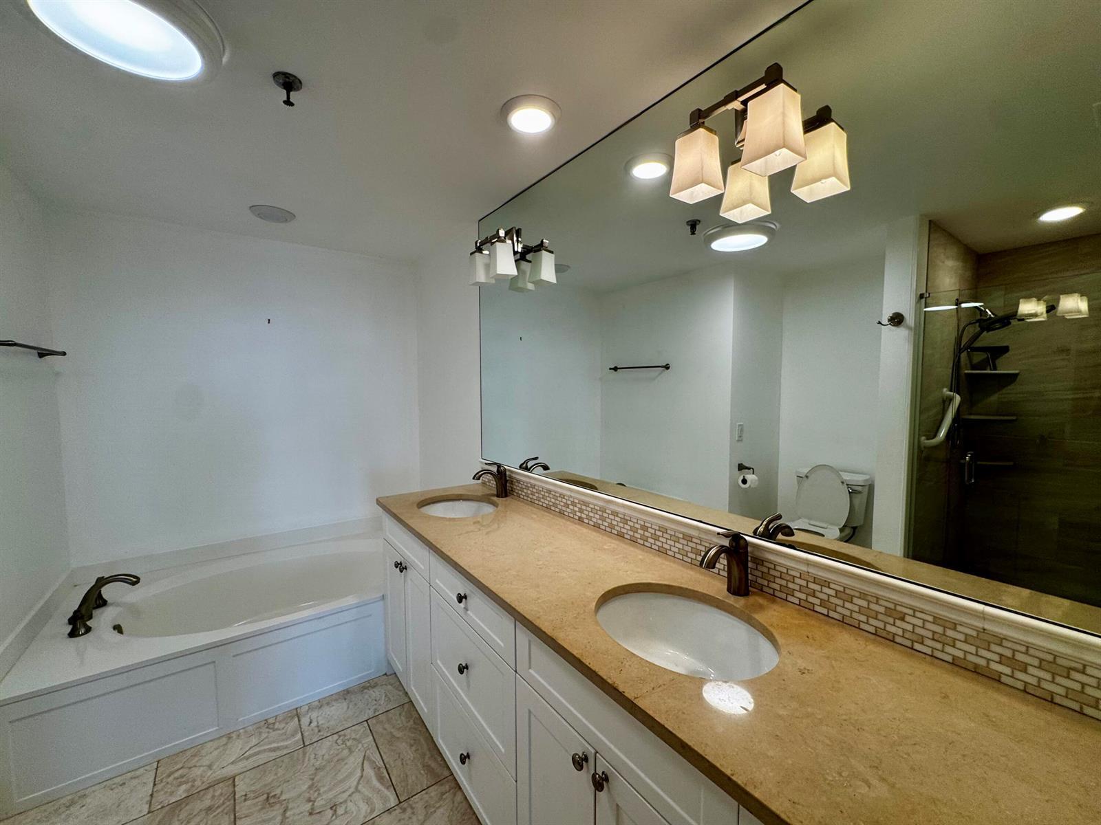 Building Photo - 11370 Twelve Oaks Way