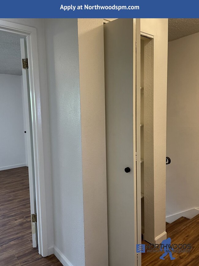 Building Photo - Newly Renovated 2 Bedroom 1.5 Bathroom Dup...