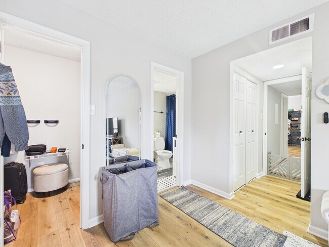 Building Photo - 1501 Bronwyn Rd