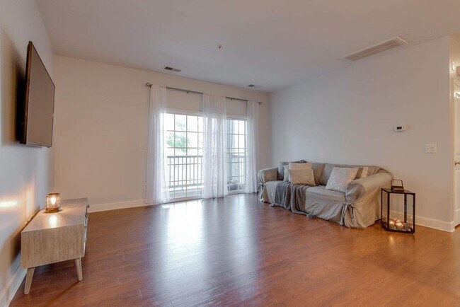 Building Photo - 8231 Lenox Creekside Dr