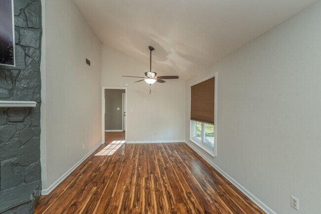 Building Photo - Fully Updated 3BR/2BA in Martinez – Vaulted Ceilings, Stone Fireplace & Fenced Yard!