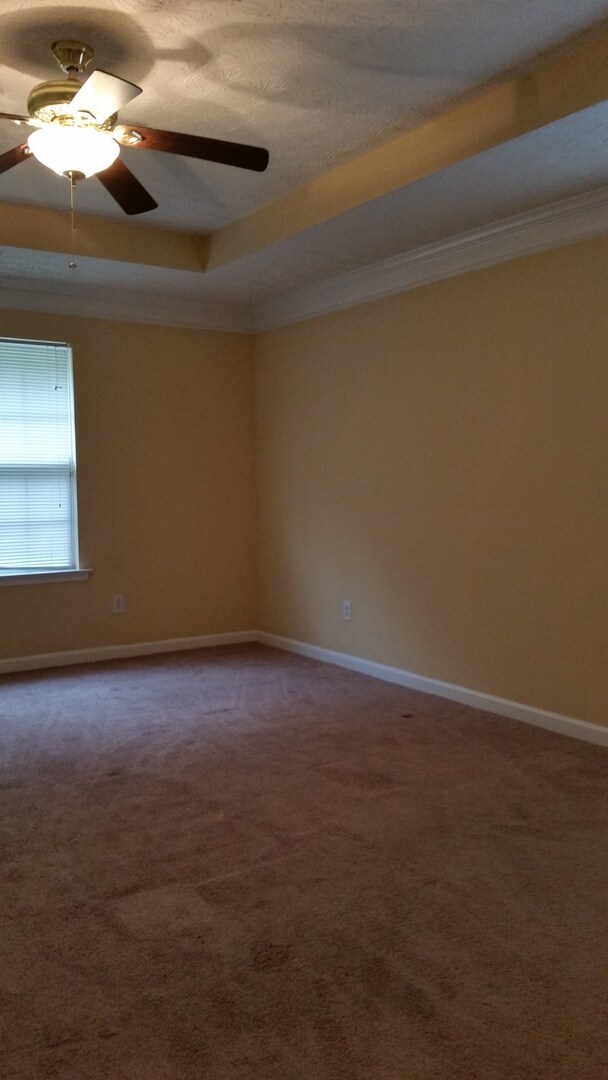 Building Photo - Swim Community - 4bd x 2 1/2bth w/2 Car Ga...